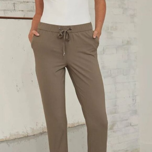 RW&Co. , 4-Way stretch jogger ankle pant in walnut colour - Picture 5 of 13